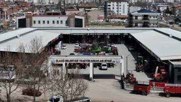 Başkan Şerifoğulları'nın &Ouml;nc&uuml;l&uuml;ğ&uuml;nde Trakt&ouml;r Esnafları Sitesi Hizmette