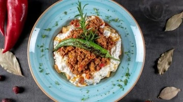 Bayat ekmekleri &ccedil;&ouml;pe atmayın! Bayat ekmekle yapabileceğiniz nefis tarif