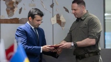 Baykar'ı ziyaret ettiler! Sel&ccedil;uk Bayraktar'a Devlet Liyakat Nişanı verildi