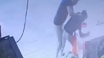Bekçi, 15 yaşındaki market çırağını darbetti