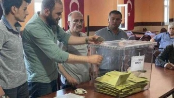 Belediye başkanlığı se&ccedil;imi heyecanı! Sandıklar a&ccedil;ıldı