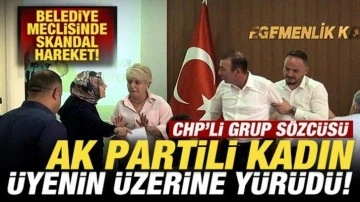 Belediye meclisinde skandal olay! CHP'li sözcü, AK Partili kadın üyenin üzerine yürüdü!