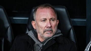 Beşiktaş taraftarı Serdal Adalı ve Sergen Yalçın'ı istifaya çağırdı!