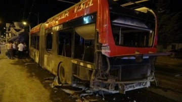 Beton mikseri ile trambüs çarpıştı: Yaralılar var