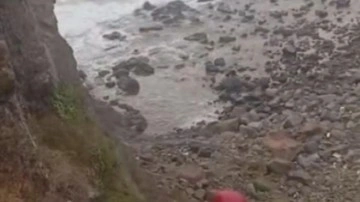 Beykoz'da kayalıklarda mahsur kalan 4 kişi kurtarıldı