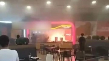 Beylikdüzü’nde AVM de yangın paniği