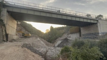 Bilecik'te Hamsu Köprüsü güvenlik sebebiyle trafiğe kapatıldı