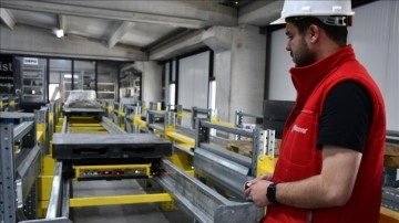 Bilecik'te üretilen yapay zeka kontrollü raflar 85 ülkeye ihraç ediliyor.