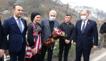Binali Yıldırım "Kuş dili" ile karşılandığı Kuşk&ouml;y'de ıslıkla cevap verdi