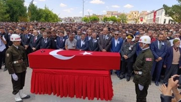 Binler uğurladı! Şehide son veda