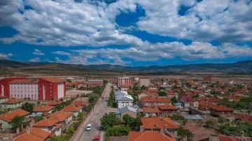 Bir ilçe köy oluyor: Acilen taşınacak 350 kişiyi arıyorlar!