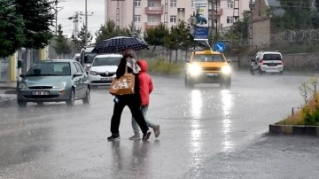 Bir yanda sıcak bir yanda yağmur! Meteoroloji'den peş peşe uyarı geldi