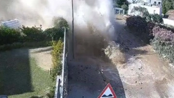 Bodrum'da ana isale patladı! 9 evi su bastı, 2 otomobil hasar gördü