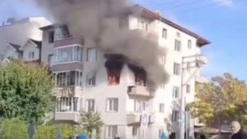 Bolu’da apartman dairesi alev alev yandı