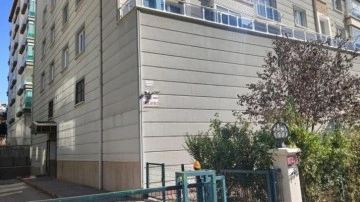 Boşanma aşamasındaki eşinin sevgilisini bıçakla öldürdü