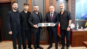 'Bu hediyenin para karşılığı yok': Emniyet'ten Vanspor'a unutulmaz anı