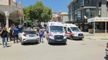 Bursa'da feci kaza: Fren yerine gaza bastı, kaldırımdaki yayalara daldı