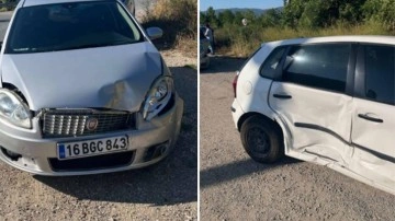 Bursa'da iki otomobil çarpıştı: 3 yaralı