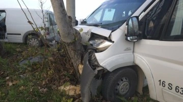 Bursa'da işçi servisi ile hafif ticari araç çarpıştı: 11 yaralı