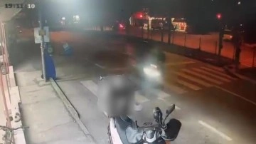 Bursa’da motosikletlinin çarptığı yaşlı adam yere yığıldı