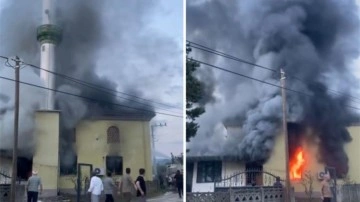 Cami, akşam namazı öncesi alev alev yandı