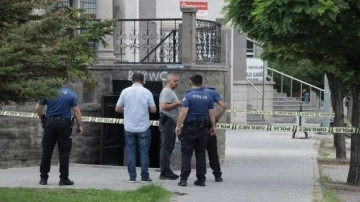 Cami tuvaletindeki kavgada bıçakla ağır yaralandı