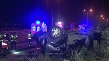 &Ccedil;atalca'da kontrolden &ccedil;ıkan ara&ccedil; takla attı: 14 yaralı!