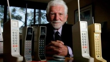 Cep telefonunun mucidinden ilgin&ccedil; iddia: Deri altında &ccedil;alışan akıllı telefonlar geliyor