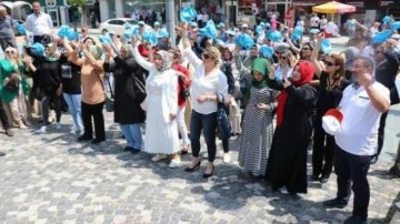 CHP'li Tanju &Ouml;zcan'a kadınların tepkisi s&uuml;r&uuml;yor