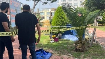 &Ccedil;i&ccedil;ek satıcısı parkta &ouml;l&uuml; bulundu