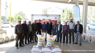 Çiftçiye kuraklığa dayanıklı 80 ton Macar Fiği hibe edildi! Başkan Altay'dan açıklama