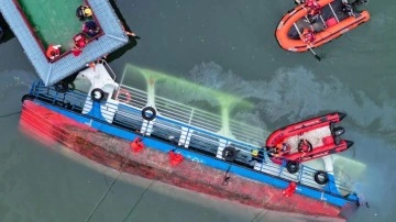 Çin'de turist tekneleri alabora oldu: 9 ölü, 70 yaralı