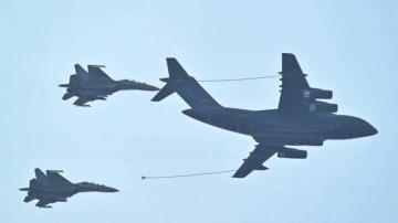 Çin jetleri ihtilaflı denizin üstünde uçtu
