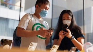 &Ccedil;inliler iPhone 15'i alkışlayıp Huawei tercih ediyor!