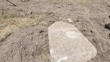 Çorum'da altyapı çalışması sırasında tarihi mezar taşı bulundu