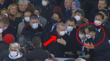 Cumhurbaşkanı Erdoğan, G&uuml;ney Kore Başbakanı'nı k&uuml;rs&uuml;ye &ccedil;ıkması i&ccedil;in b&ouml;yle ikna etti