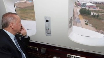 Cumhurbaşkanı Erdoğan sel felaketinden etkilenen b&ouml;lgede helikopterle incelemelerde bulundu