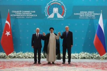 Cumhurbaşkanı Erdoğan, T&uuml;rkiye-İran-Rusya &Uuml;&ccedil;l&uuml; Zirvesi'nin a&ccedil;ılışında konuştu: (1)