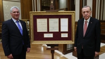 Cumhurbaşkanı Erdoğan'dan K&uuml;ba Devlet Başkanı'na tarihi hediye