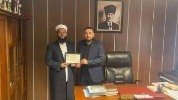 Deprem b&ouml;lgesinde g&ouml;n&uuml;lleri fethettiler... "Başarı belgesi" verildi