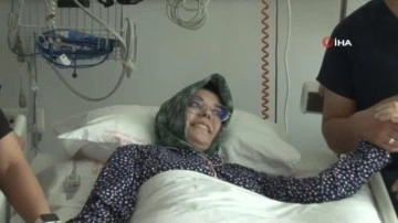 Depremde 2 bacağını kaybeden B&uuml;şra hemşire'nin 30 meslektaşı refakat&ccedil;ısı oldu