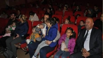 Depremzede &ccedil;ocuklara 'Rafadan Tayfa Galaktik Tayfa' ile moral motivasyonu!