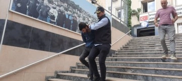 Depremzedelere yardım kolisi g&ouml;ndereceğim yalanıyla dolandırdı!&nbsp;Sahte hayırsever tutuklandı