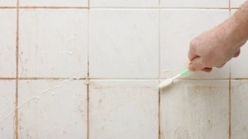 Derz aralarını 10 dakikada bembeyaz yapacak bu y&ouml;ntemi mutlaka deneyin!