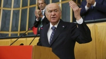 Devlet Bah&ccedil;eli meydanlara iniyor