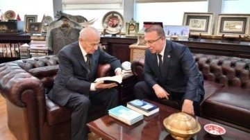 Devlet Bah&ccedil;eli partisinin hazırladığı iki kitabı tanıttı