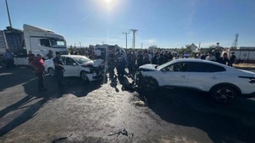 Diyarbakır'da otomobiller çarpıştı: 8 yaralı