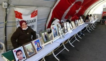 Diyarbakır'da astım ve şeker hastası anne 923 g&uuml;nd&uuml;r oğlunun yolunu g&ouml;zl&uuml;yor