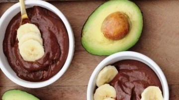 Diyetteyken canı tatlı &ccedil;ekenlere avokado pudingi tarifi sağlıklı ve lezzetli!