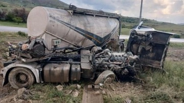 Doğanşehir’de tanker tarlaya devrildi, sürücü yaralandı